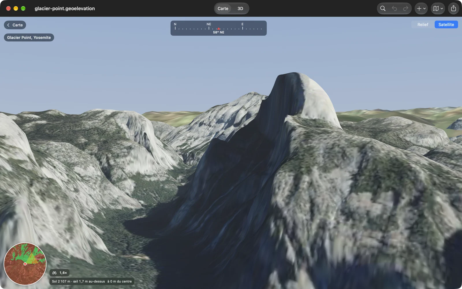 « Regarder » sur le Mac : debout à Glacier Point, dans le Yosemite, à la vraie hauteur du sol, face au Half Dome de l’autre côté de la vallée en image satellite, avec la boussole et la mini-carte de la vue