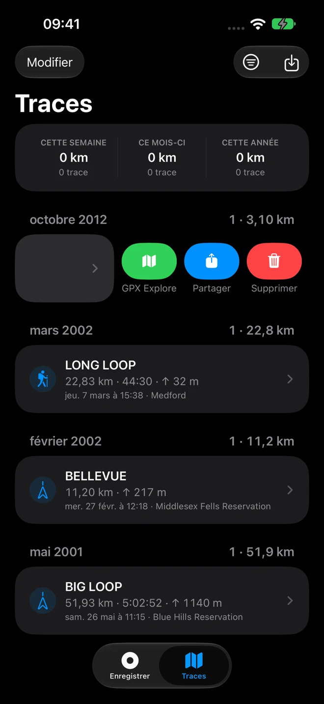 Un tracé glissé sur le côté dans la liste Traces de Geo Tracker, avec le bouton vert GPX Explore à côté de Partager et Supprimer