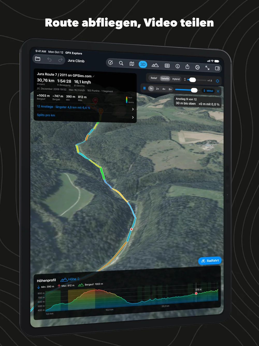 „Route abfliegen“ auf dem iPad: Die Kamera folgt dem Fahrer über die Hügel, mit dem Anstieg, auf dem er gerade ist