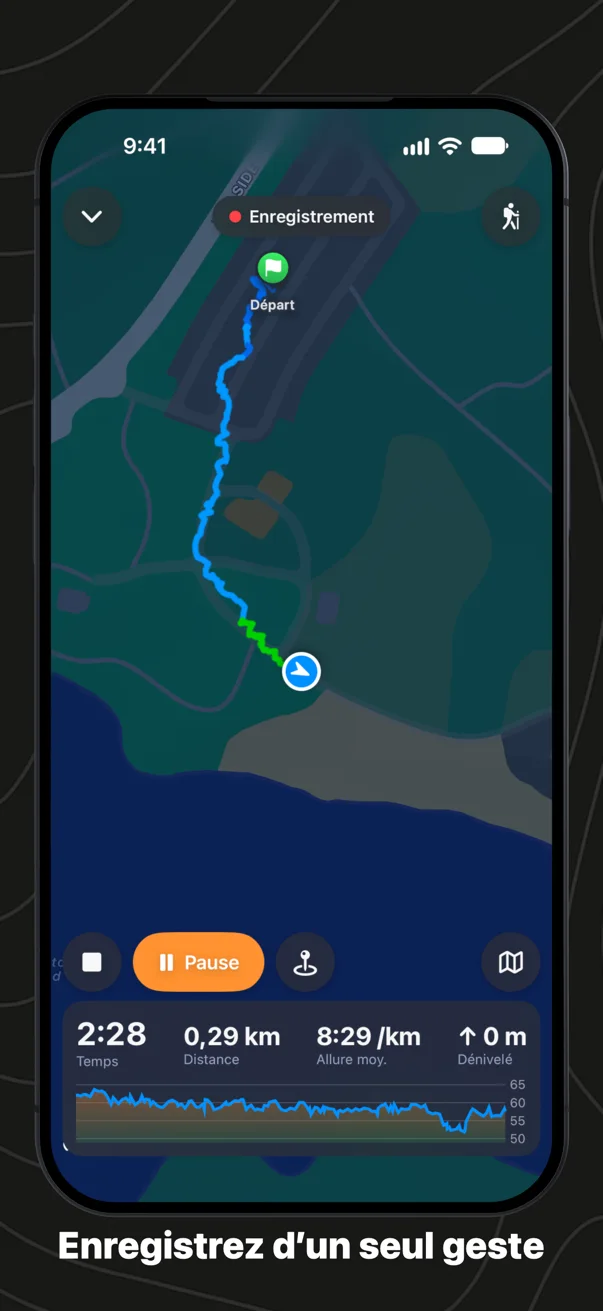 L’enregistrement d’une marche sur iPhone : la carte suit avec la trace jusqu’ici aux couleurs de sa pente, le temps, la distance, l’allure et le dénivelé au-dessus du profil, et les boutons pour terminer, mettre en pause et ajouter un point de passage